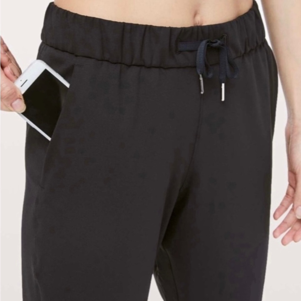 2022-lululemon on the fly black pant size 2